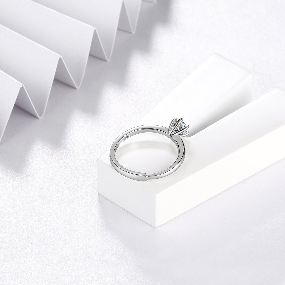 Beautlace Bague de fiançailles solitaire classique en moissanite 1 carat pour femme, alliance en argent sterling 925 avec plaqué or 18 carats, bague réglable à 6 griffes en diamant rond 